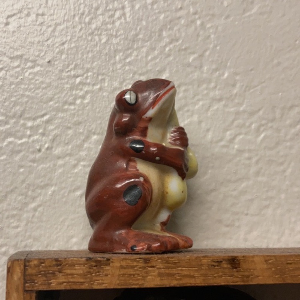 Made in occupied japan frog figurines